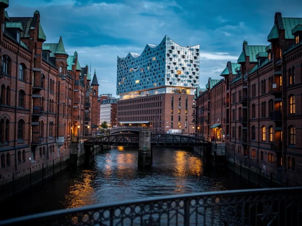 eSIM Hamburg - Hamburg, Германия үшін алдын ала төленген саяхат деректерін сатып алыңыз