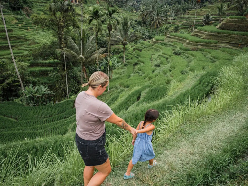 Australian travelers using eSIM for internet while traveling internationally