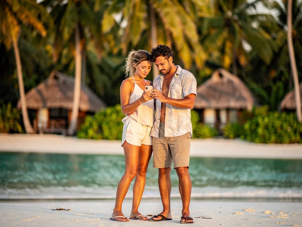 New Zealand travelers staying connected with travel eSIM abroad